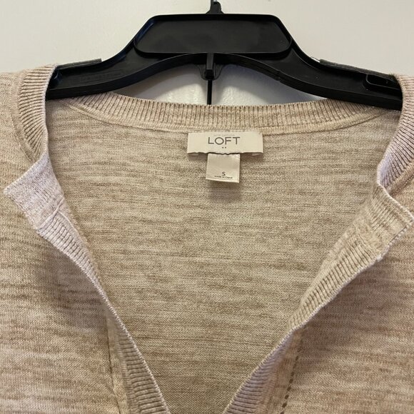 Ann Taylor Loft Lightweight 3/4 Sleeve Sweater, Tan size S excellent condition - Picture 3 of 5
